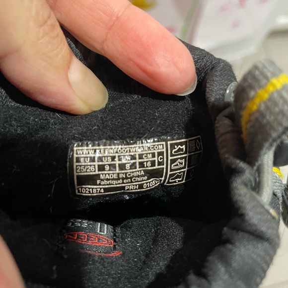 Keen Black and Gray Winter Boots - Picture 7 of 7